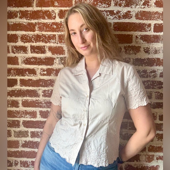 Y2K Classic Elements pale pink embroidered floral short sleeve button down - Picture 9 of 9